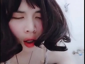 亚洲人妖女仆穿制服用大假屌自慰
