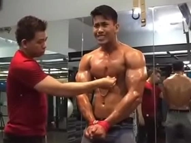 健身房亚洲奴乳头调教