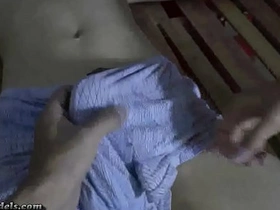 英俊亚洲瘦男孩捆绑手淫