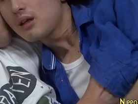 亚洲猛男享受口交