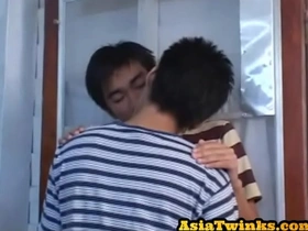 瘦弱亚洲男69后传教士体位无套干