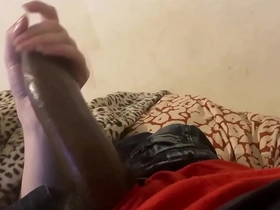 亚裔少年给12寸大鸡巴打飞机