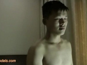 亚裔熊系男孩打飞机