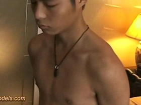 大包皮男孩被绑射精