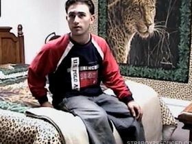 维尼给多毛直男保利口交射精