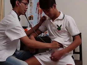 嫩妹玩水上性爱玩具