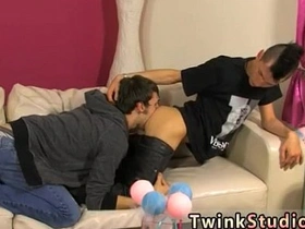 亚洲年轻男同色情 小鸡巴少年性爱电影